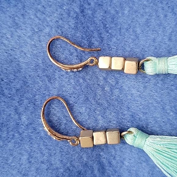 Plunder Tassel Turquoise Colored Earring and Necklace Set - Picture 4 of 7